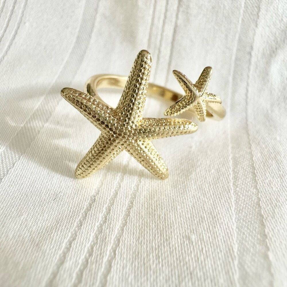 Adjustable golden star fish ring